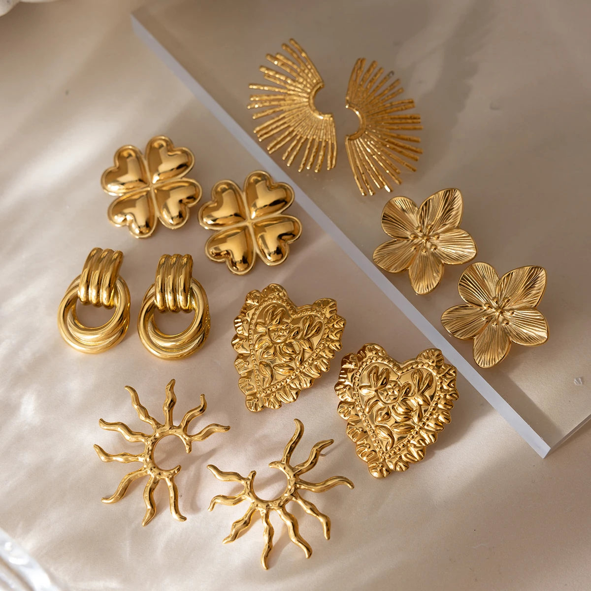 Uworld Classic 18K PVD Plated Gold Color Flower Heart Earring For Women Delicate Stainless Steel Earrings Waterproof Jewelry